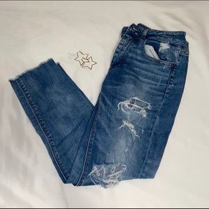 EUC American Eagle Tomgirl jeans trendy edgy